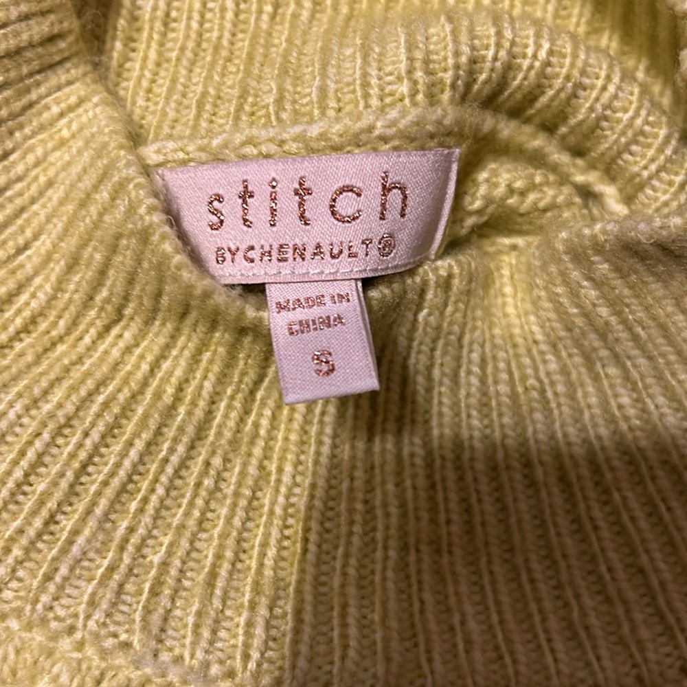 Stitch size small green turtle neck